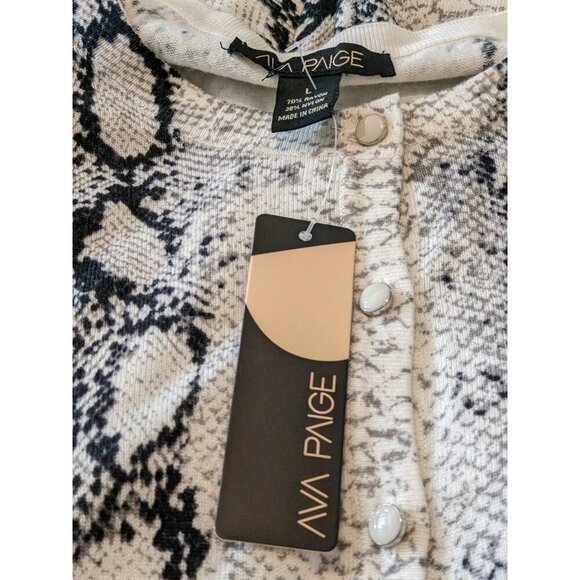 Ava Paige Womens NEW Sweater Cardigan Snake Print Size Large Black White Gray - Picture 8 of 8
